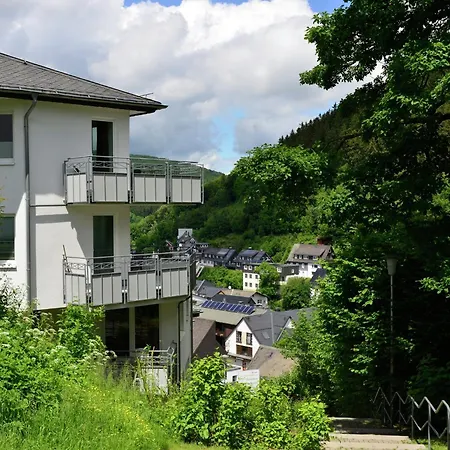 In Mit Balkon Apartment